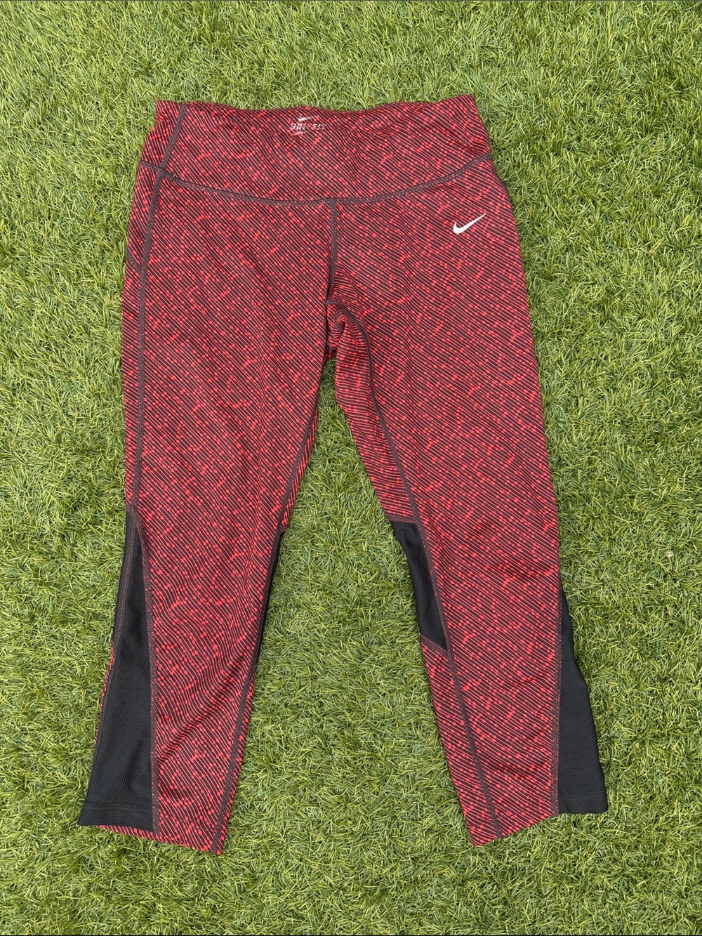 Nike Dri-FIT Running Crop Leggings Women’s Medium Red Black Athletic Workout Pan
